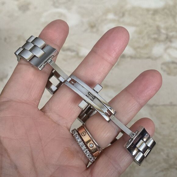 Gucci 2305L Chunky Modernist Stainless Steel Link Water Resistant Wristwatch - Picture 10 of 13